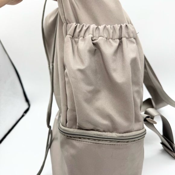 BEYOND YOGA Convertible Cinch Top Gym Bag In Birch Taupe Large Minimalist Travel main image 6